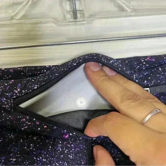 Lululemon Speed Up Crop 21"
Crystalline Multi Sz 6 - Picture 9 of 9